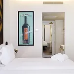 Praktik Vinoteca Барселона