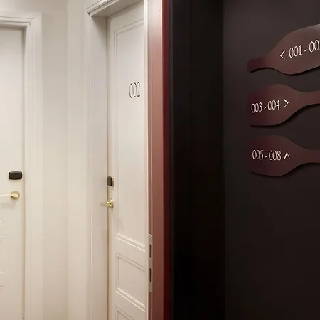 Praktik Vinoteca 3* Барселона